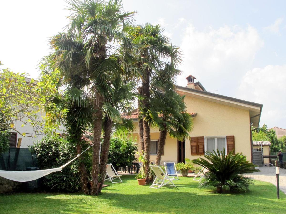 Apartment Emiliano By Interhome Marina di Massa Eksteriør billede